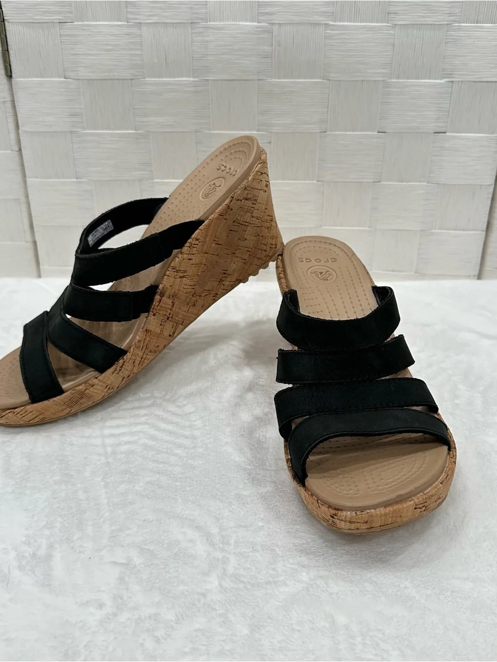 Crocs Black Strappy Stretch Cork Wedge Sandals Women’s Size 8 Comfort Slides